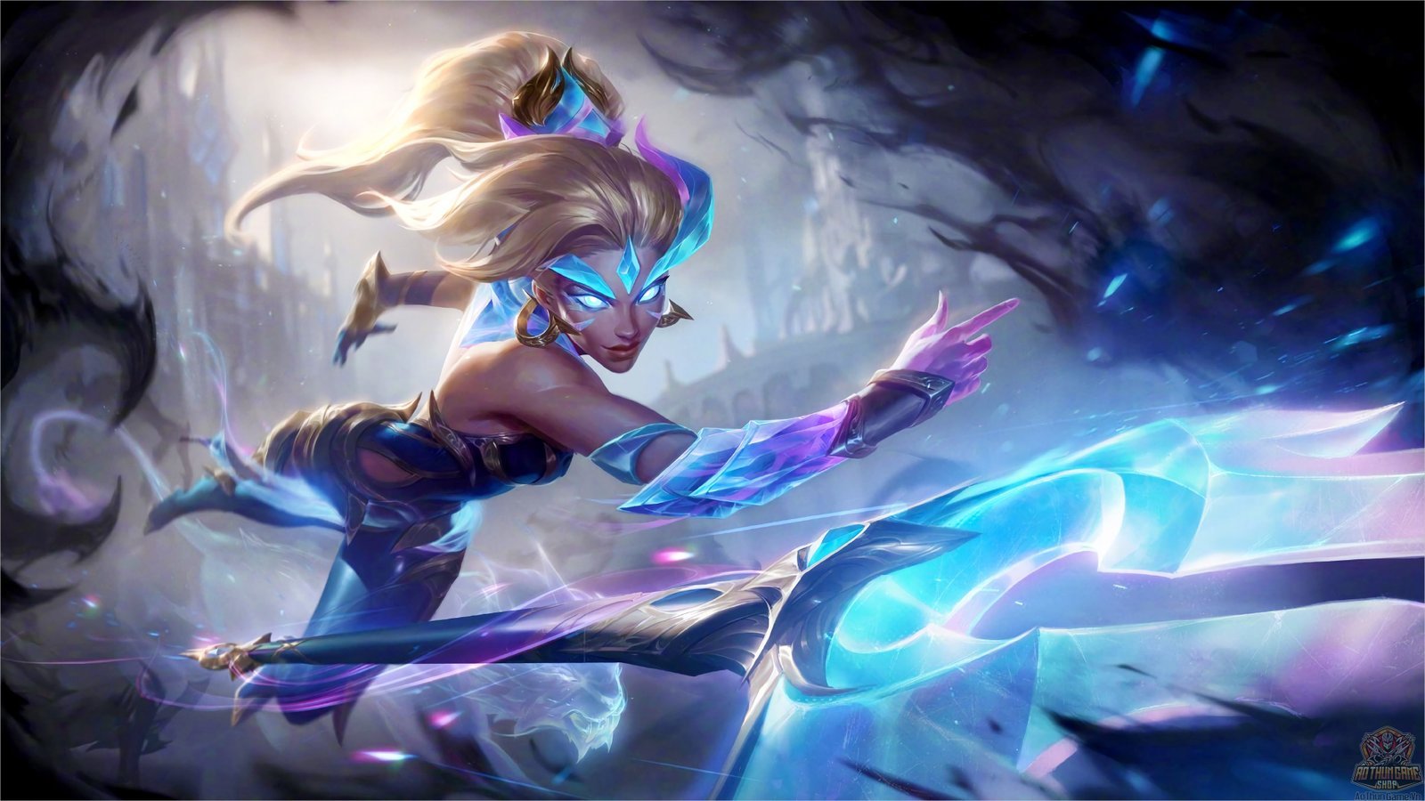 Hình nền máy tính 4K LoL với Nidalee trong bộ trang phục Thợ Săn Rồng, sẵn sàng phóng lao, thể hiện sự hoang dã và dũng mãnh.