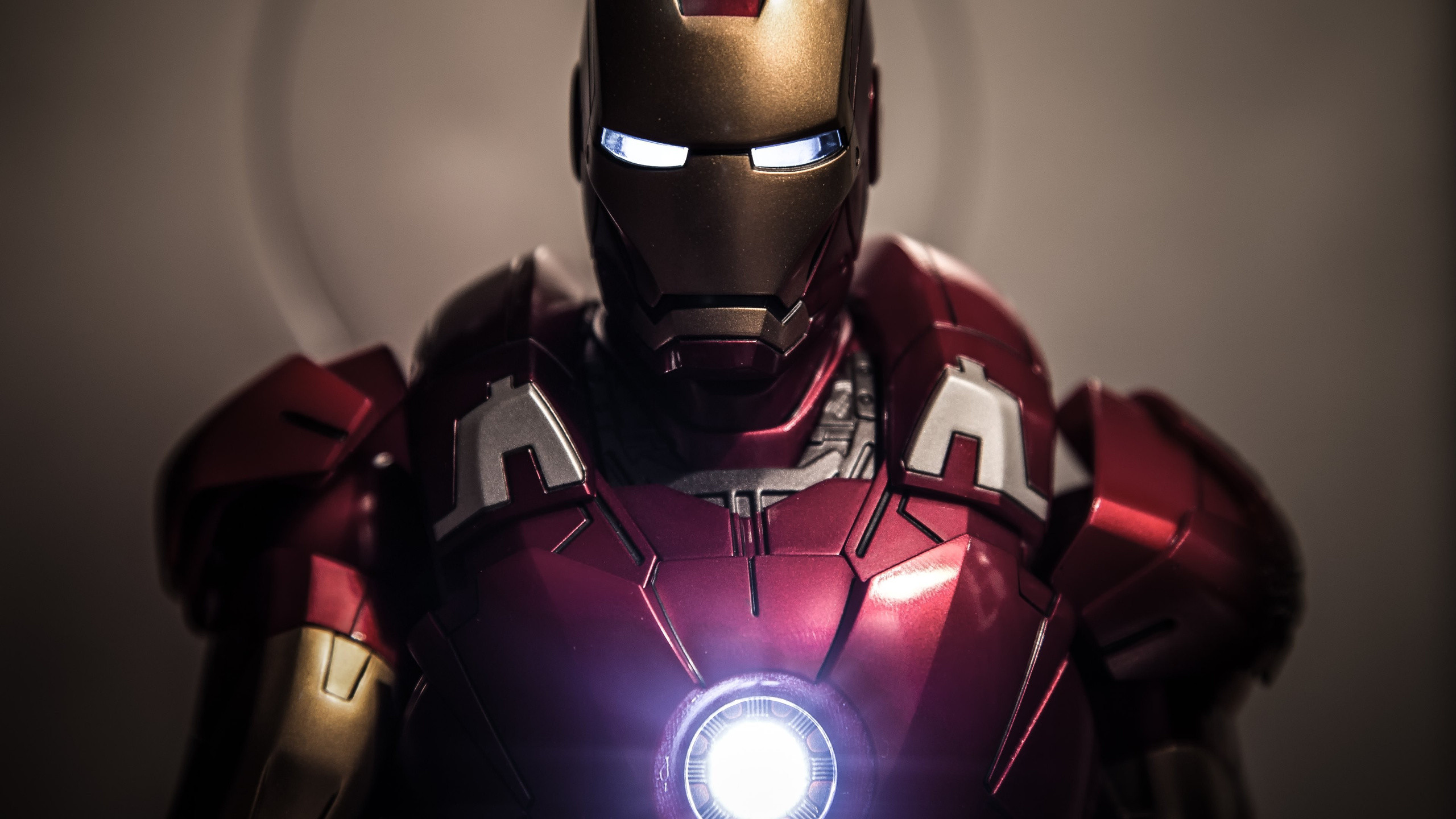 Hình nền máy tính 4K Iron Man với bộ giáp 1440p