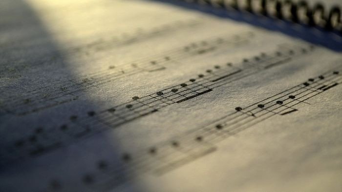 Hình nền máy tính với họa tiết hình học tối giản