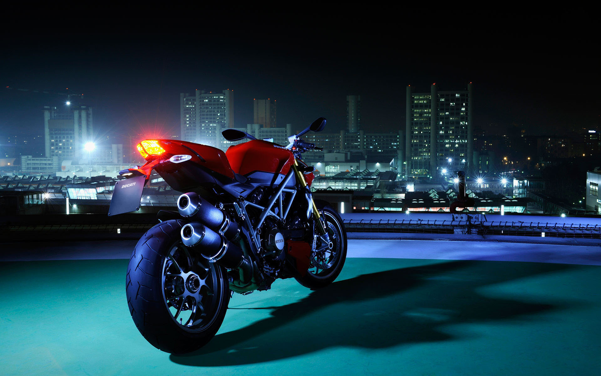 Hình nền máy tính moto Ducati đầy phong cách