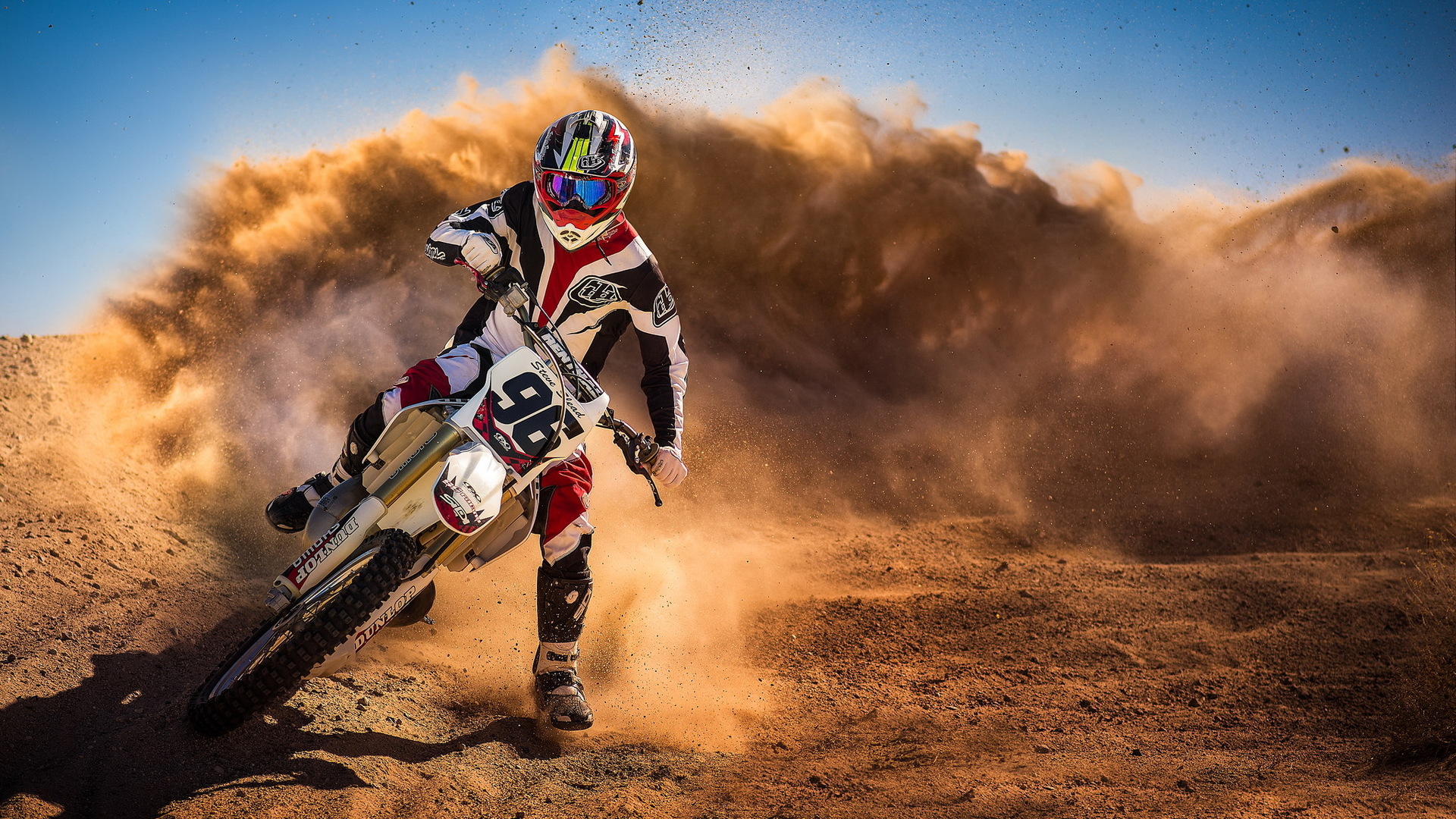 Hình nền máy tính xe moto offroad vượt địa hình