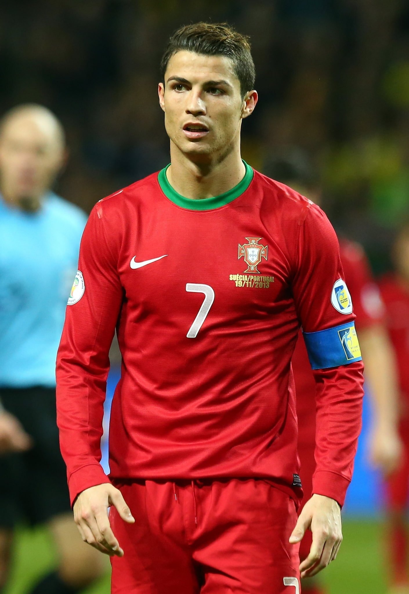 Hình nền Ronaldo CR7 chất lượng cao, tông màu tối 4K