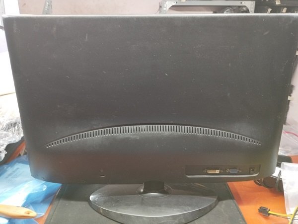 Các cổng kết nối của màn hình máy tính HP X20LED