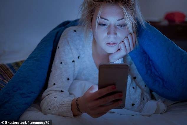 Màn Hình Máy Tính Điện Máy Xanh: Bảo Vệ Mắt Khỏi Ánh Sáng Xanh