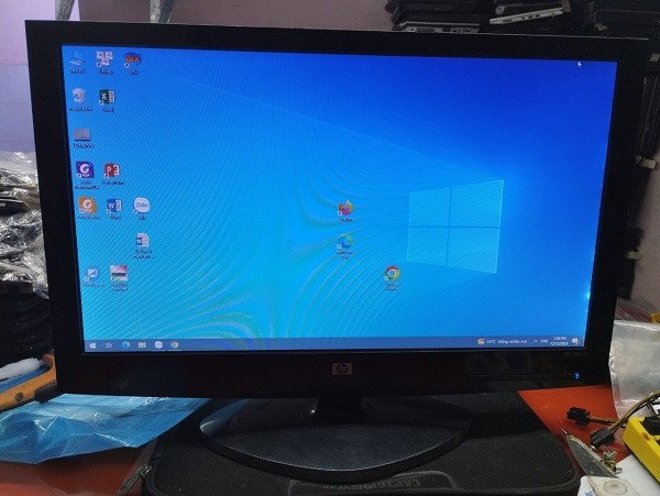 Màn hình máy tính HP X20LED 20 inch đang hoạt động