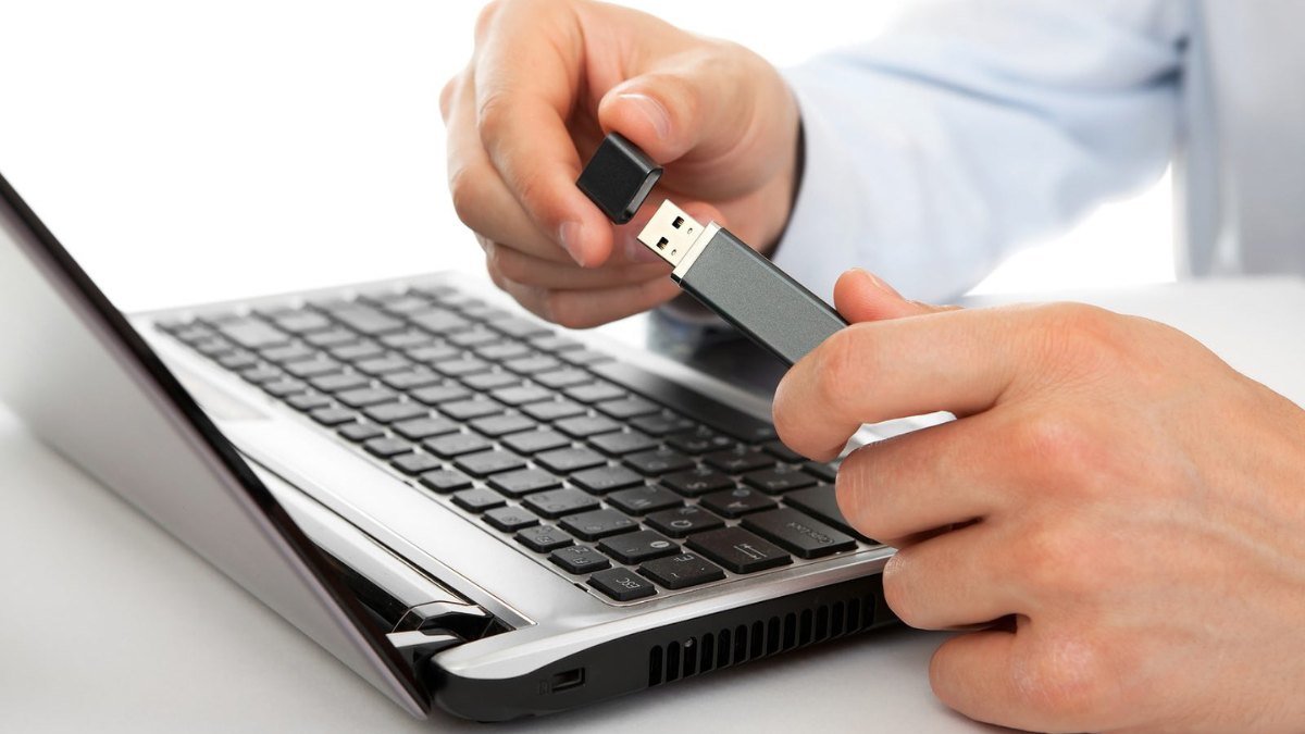 Máy tính không lên nguồn do thiết bị ngoại vi