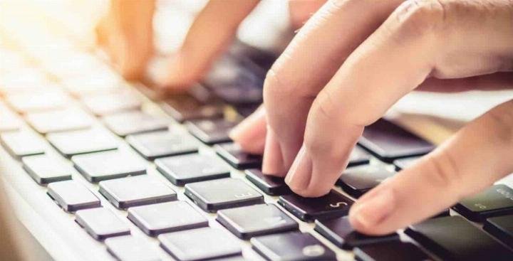 Máy tính kêu do kẹt phím