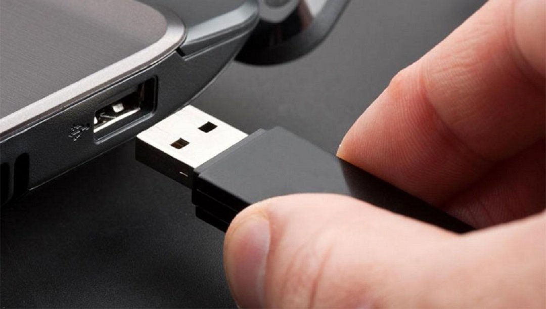 Kiểm tra kỹ cổng USB hoặc cổng COM trên máy tính khi gặp lỗi không nhận