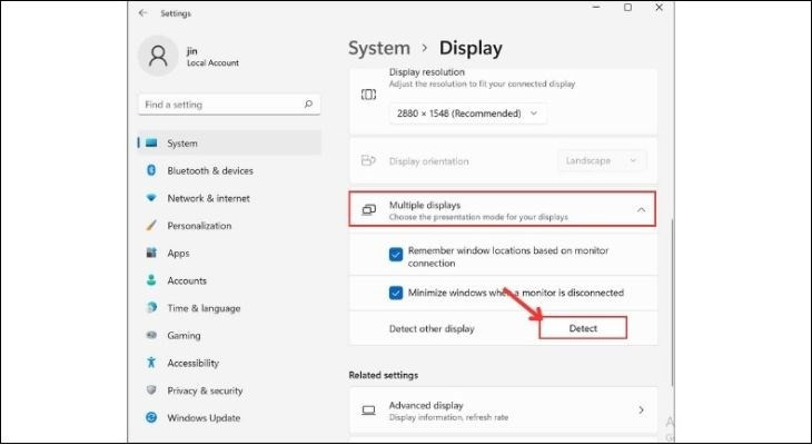 Mở phần Multiple displays và chọn Detect