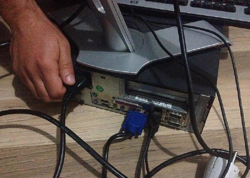 Lắp lại màn hình máy tính Dell