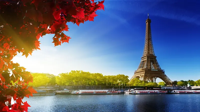 Tháp Eiffel Paris dưới bầu trời đêm, một hình nền máy tính tuyệt đẹp