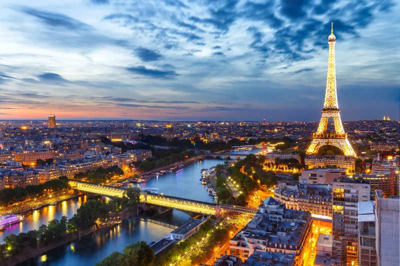 Khám phá Paris mộng mơ với hình nền máy tính Tháp Eiffel lãng mạn