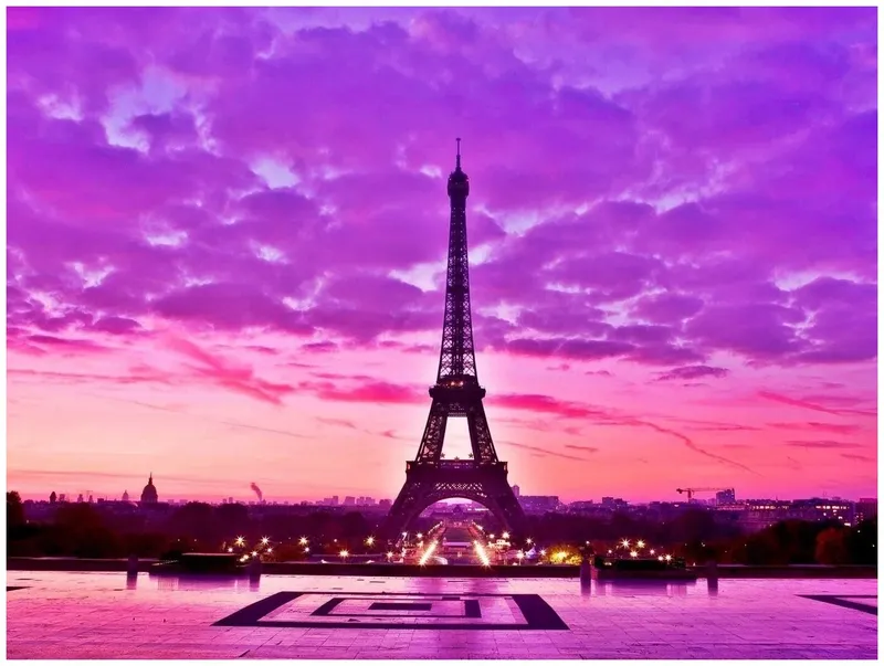 Hình nền máy tính Tháp Eiffel hoàng hôn, gợi cảm giác yên bình tuyệt đối cho không gian làm việc