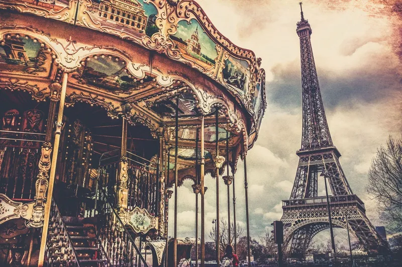 Tận hưởng vẻ đẹp thiên nhiên và kiến trúc với hình nền máy tính Tháp Eiffel