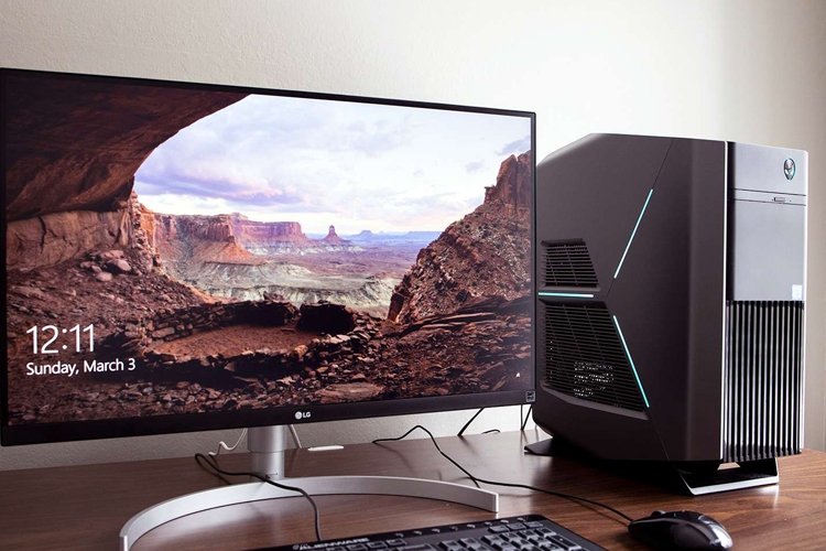 Một bộ máy tính hoàn chỉnh với các bộ phận và chức năng riêng biệt