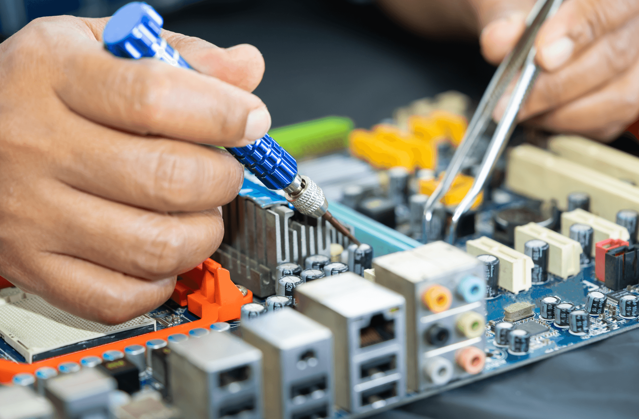Rủi ro khi nhập khẩu linh kiện máy tính từ Trung Quốc và cách khắc phục