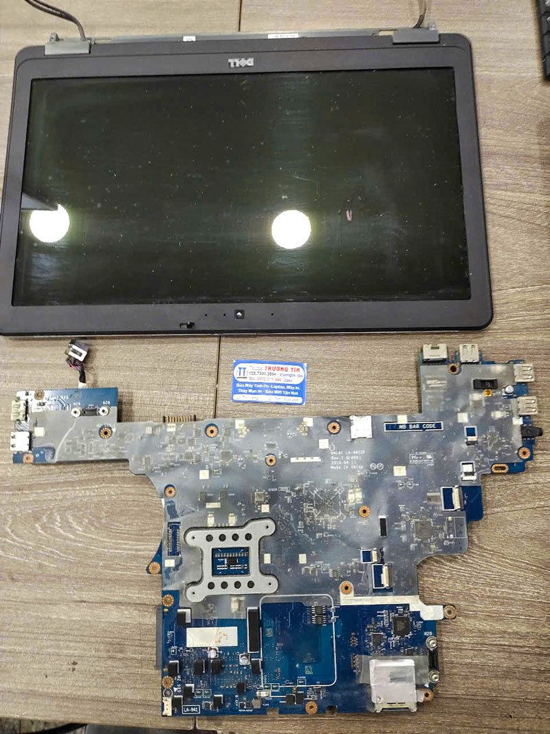 Sửa chữa laptop giá rẻ tại TPHCM