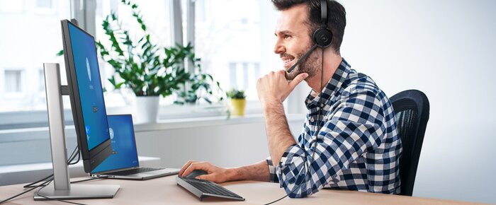Tính năng nhận dạng khuôn mặt Windows Hello trên màn hình máy tính 60 inch