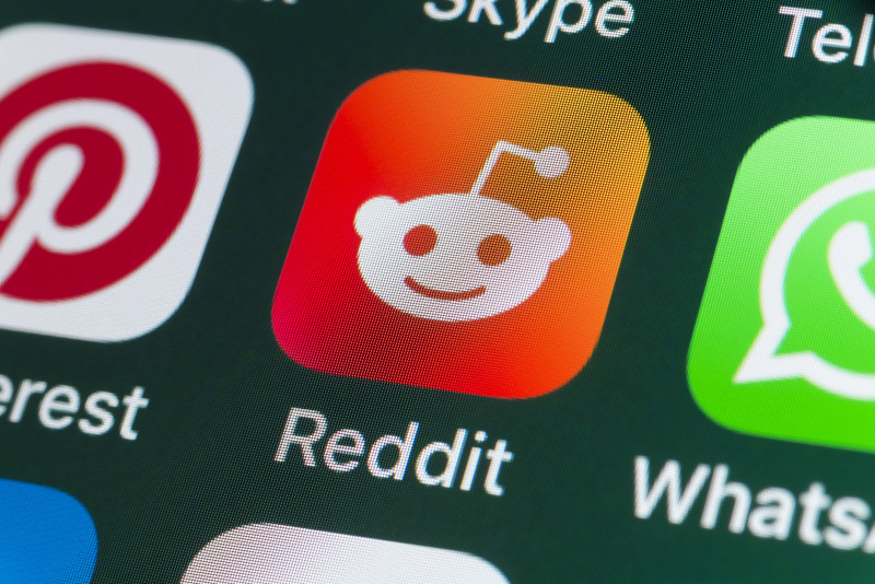 Trang web Reddit hiển thị các bài đăng chia sẻ hình nền 4K