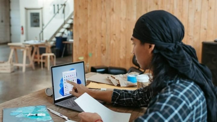 Cập nhật phần mềm trên máy tính để tăng cường bảo mật và hiệu suất