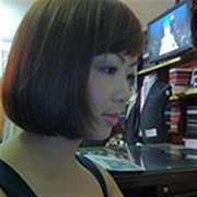 Chị Dung từ Đống Đa, đại diện công ty thời trang, hài lòng với hiệu suất của các linh kiện máy tính xách tay Lenovo và hệ thống.