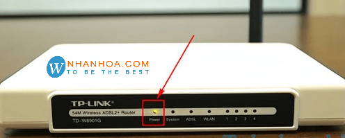 Router TP-Link với vị trí nút reset được đánh dấu