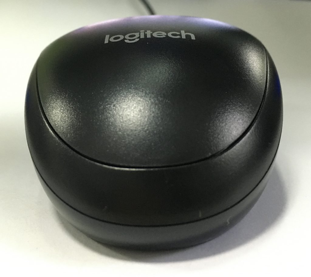 Logitech B100 với chất liệu nhựa cao cấp, bền bỉ