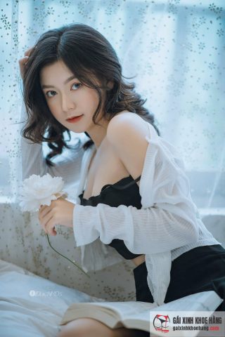 Đường cong cuốn hút của Tăng Thiên Kim trong bộ bikini