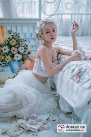 Khoảnh khắc đáng yêu của Phan Hoàng Thiên Thy làm hình nền máy tính