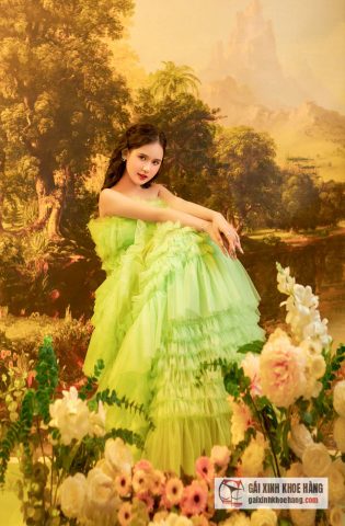 Hana Bunny trong trang phục cosplay đầy táo bạo