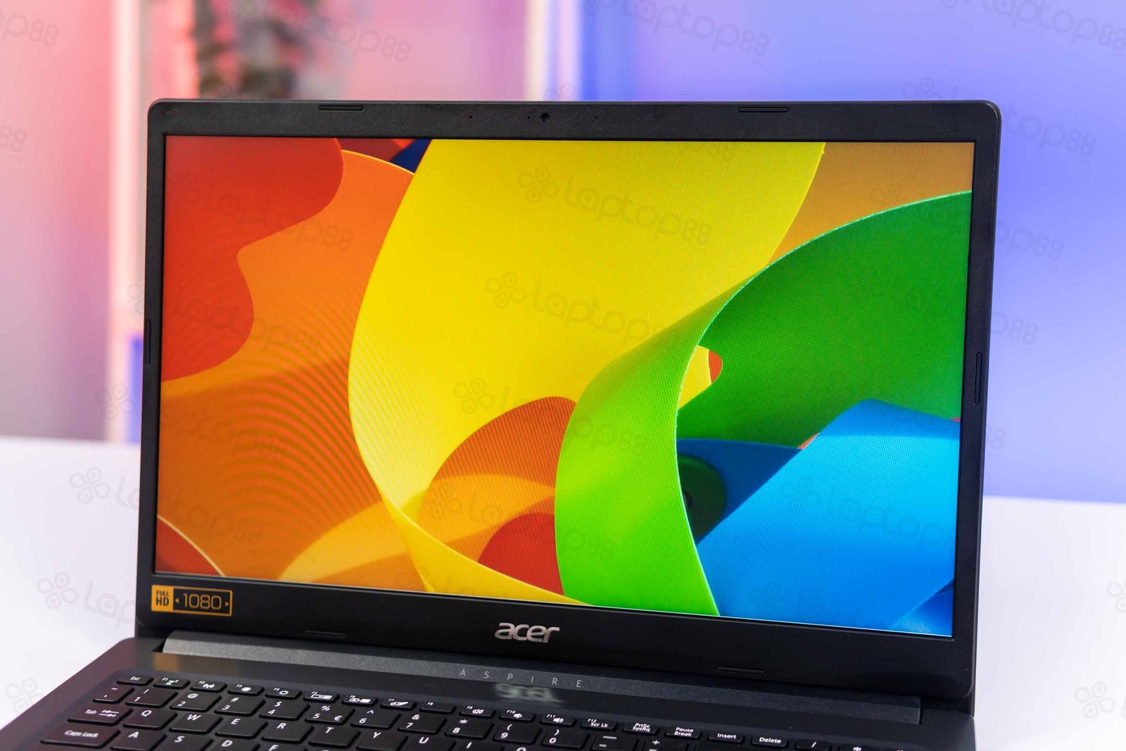 Hình ảnh máy tính đẹp nhất: Màn hình sắc nét của Acer Aspire 3 A315