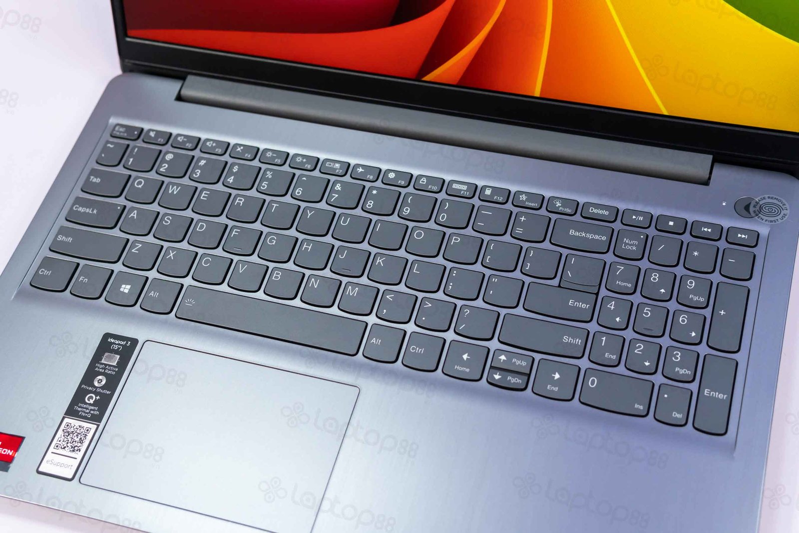 Hình ảnh máy tính đẹp nhất: Bàn phím Fullsize tiện lợi của Lenovo Ideapad 3