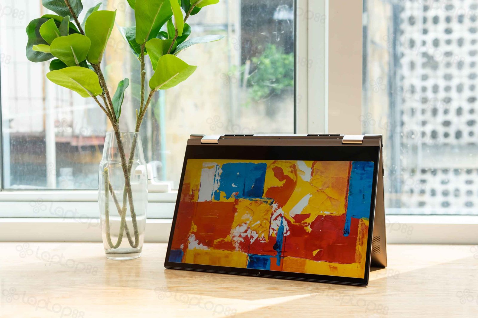 Hình ảnh máy tính đẹp nhất: Bản lề xoay gập 360 độ của Dell Inspiron 7405