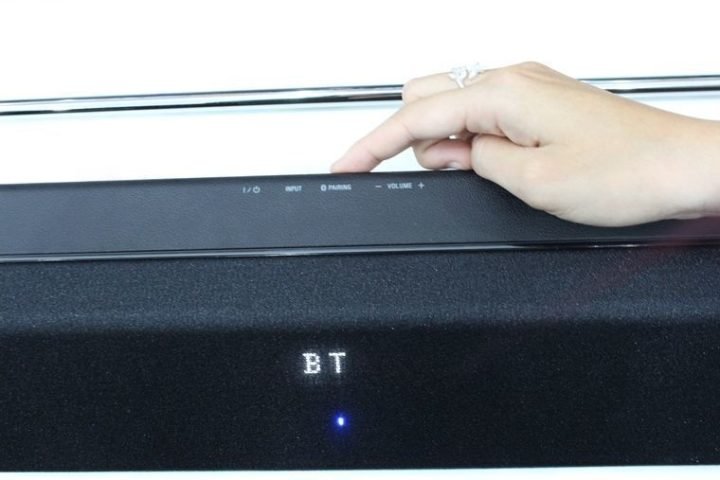 Tìm và kích hoạt tính năng ghép nối Bluetooth, một bước quan trọng để điều khiển máy tính bảng bằng điện thoại