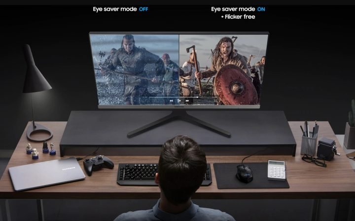 Người dùng thoải mái làm việc trên màn hình máy tính Samsung 24 inch