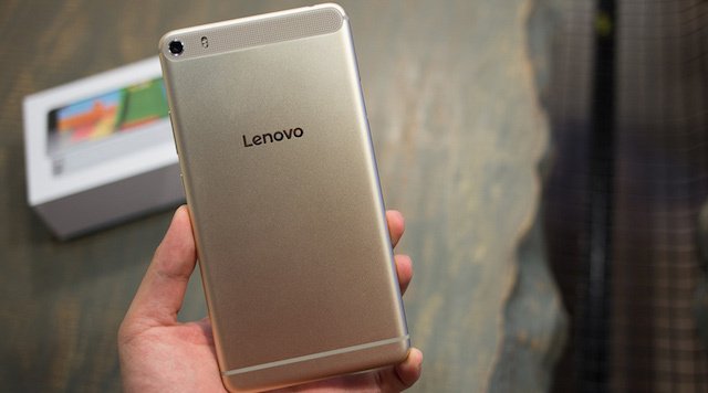 Mặt lưng của máy tính bảng Lenovo Phab Plus