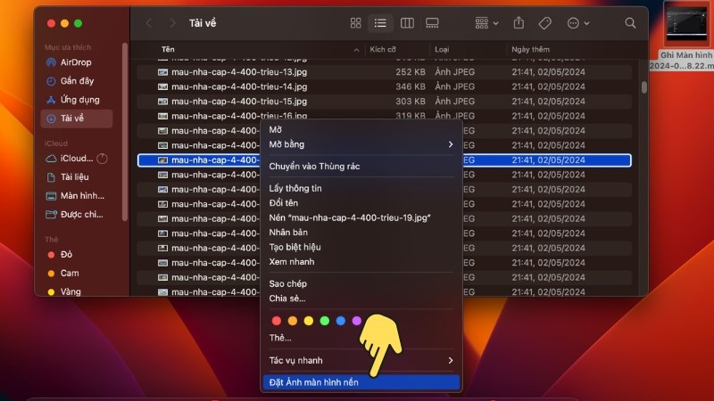 Đặt hình nền máy tính đơn giản từ ảnh cá nhân trên Macbook bằng cách chọn Set Desktop Picture