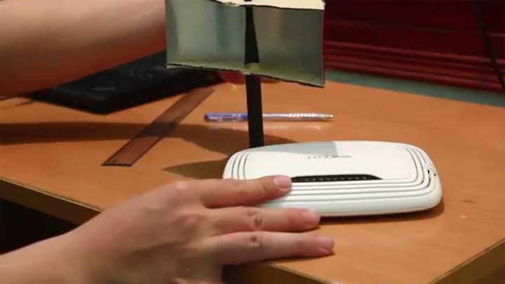Tăng cường sóng WiFi cho máy tính bằng vật liệu phản xạ sóng kim loại