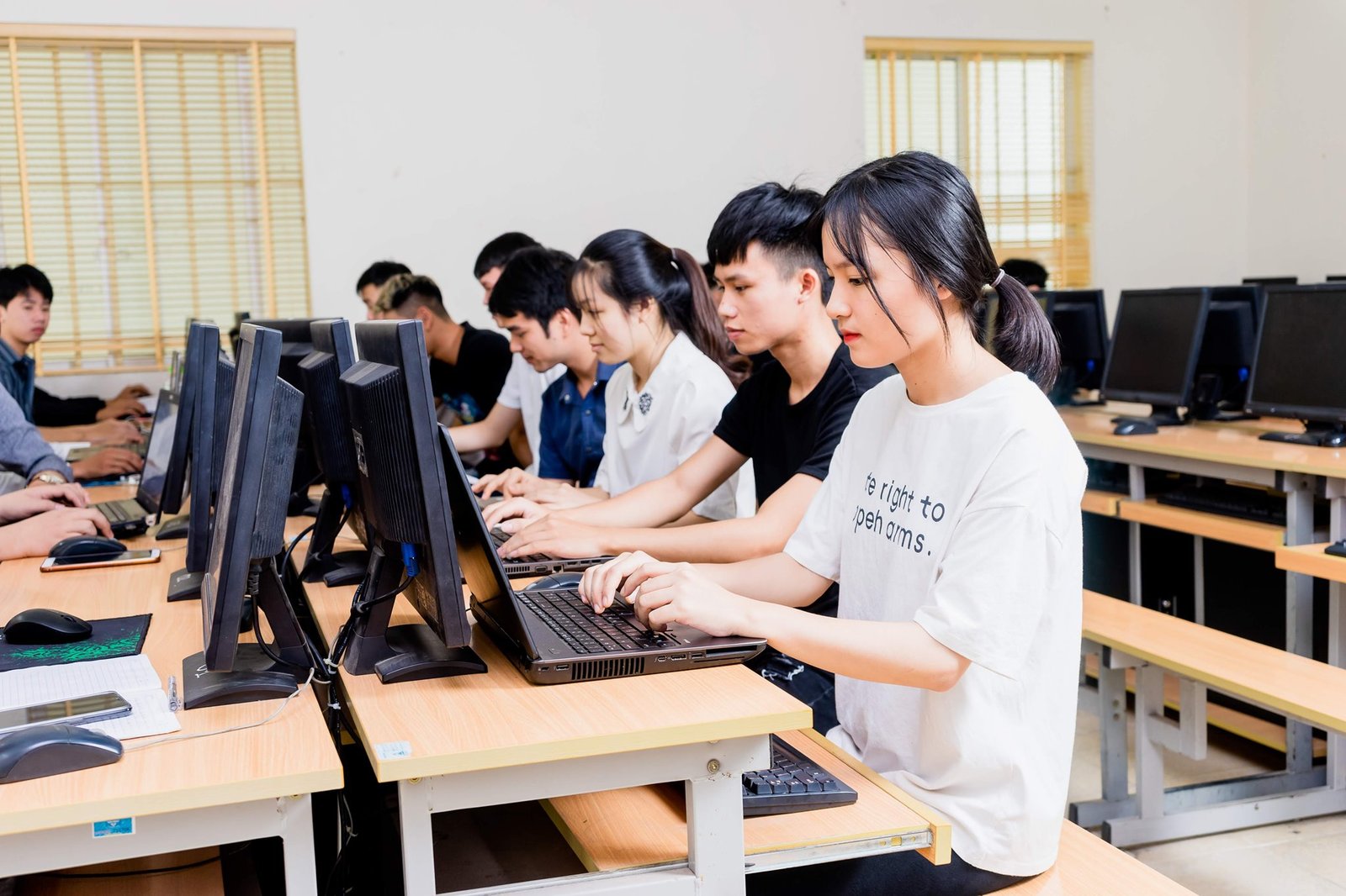 Công Ty Máy Tính Hòa Bình: Lựa Chọn Tối Ưu Cho Mọi Nhu Cầu