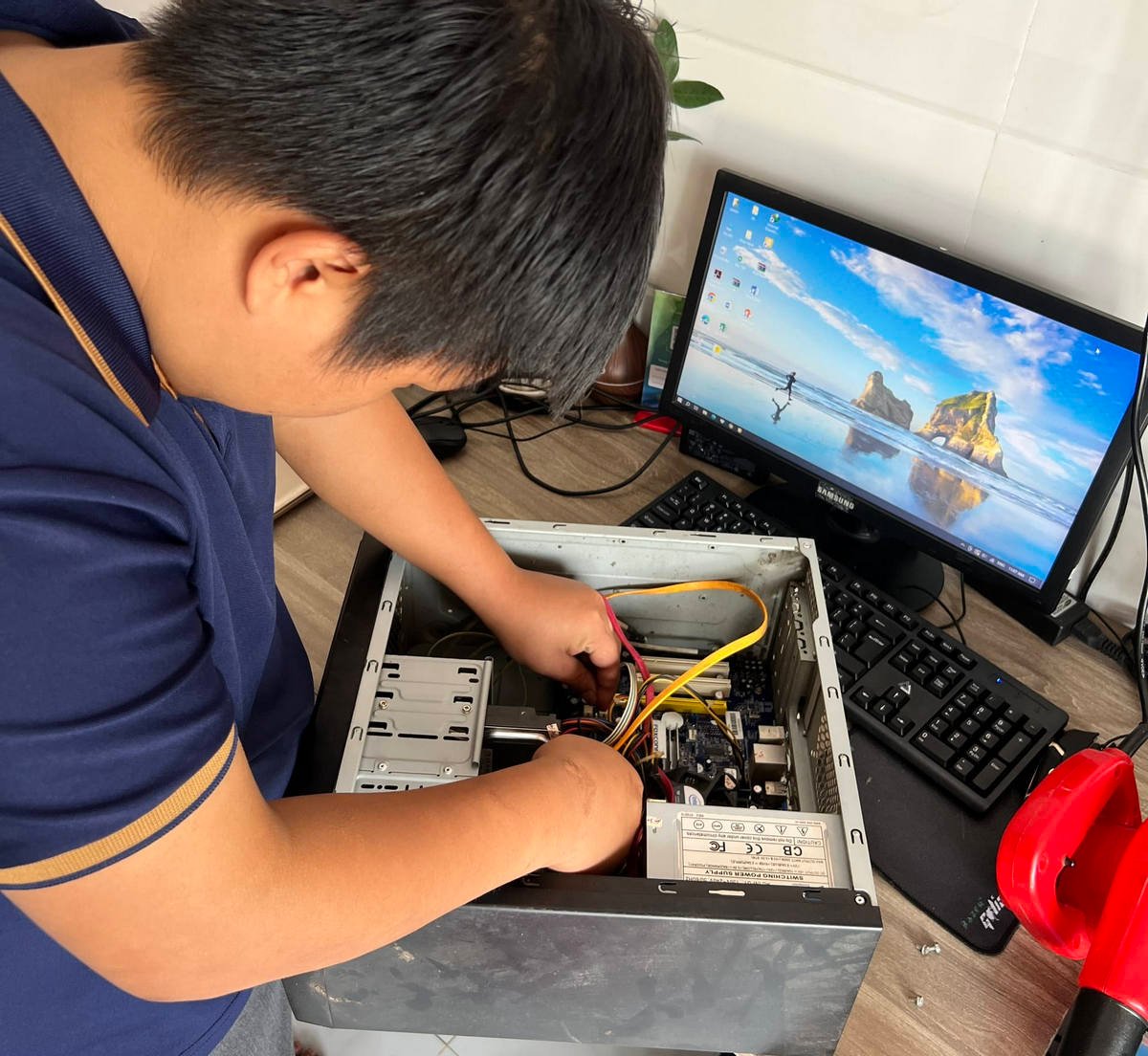 Quy trình lắp ráp cài đặt máy tính chi tiết và các bước thực hiện