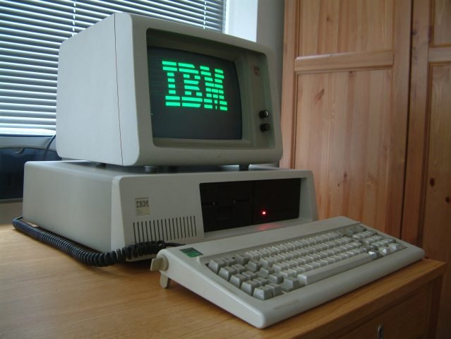 Máy tính cá nhân IBM PC XT: Khám phá di sản công nghệ