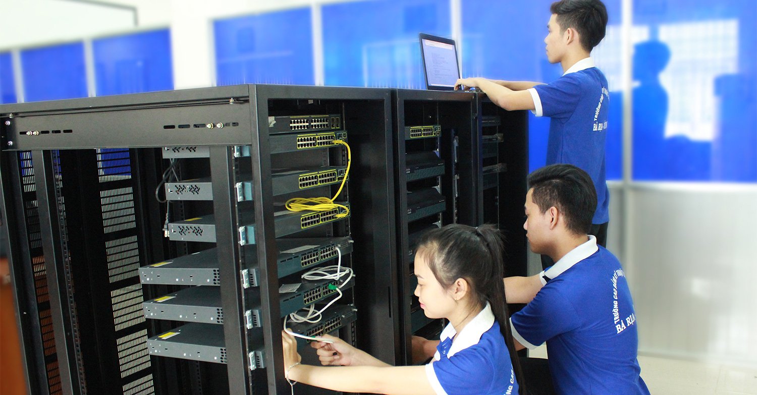 Quản Trị Mạng Máy Tính: Khám Phá Kiến Thức Toàn Diện