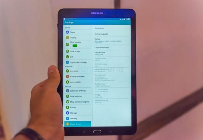 Máy tính bảng Samsung Galaxy Tab E T561 với thiết kế vân nổi chống trượt