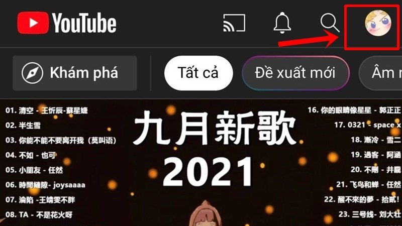 Giao diện ứng dụng YouTube trên điện thoại, hiển thị ảnh đại diện tài khoản và tùy chọn quản lý tài khoản Google, minh họa cách tìm lịch sử tìm kiếm trên máy tính thông qua các ứng dụng.