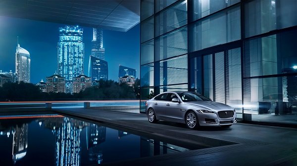 Hình nền oto siêu xe màu vàng trên đường đua cho máy tính