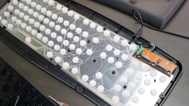 Cấu tạo bàn phím máy tính thường với lớp cao su đàn hồi