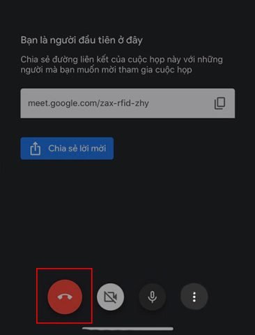 Đối với điện thoại, nhấn vào biểu tượng màu đỏ bên trái camera và micro ở phía dưới - Cách cài đặt Google Meet trên máy tính