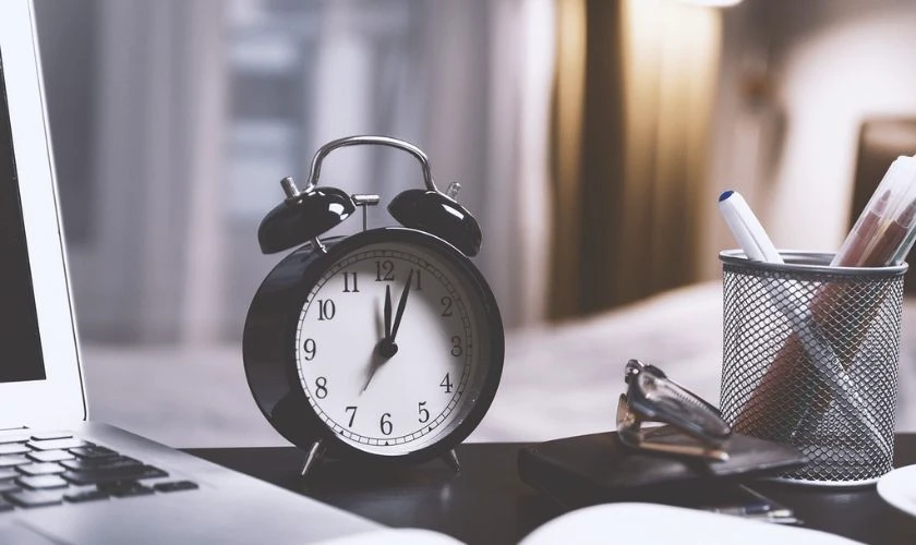 Đặt báo thức trên máy tính Win 10 hiệu quả