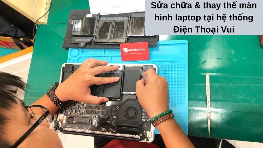 Thay màn hình mới để khắc phục vì sao màn hình máy tính bị tối