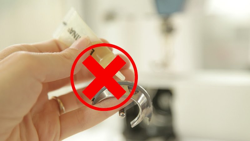 Chất bôi trơn không phù hợp khi vệ sinh máy tính laptop có thể gây hại cho quạt tản nhiệt